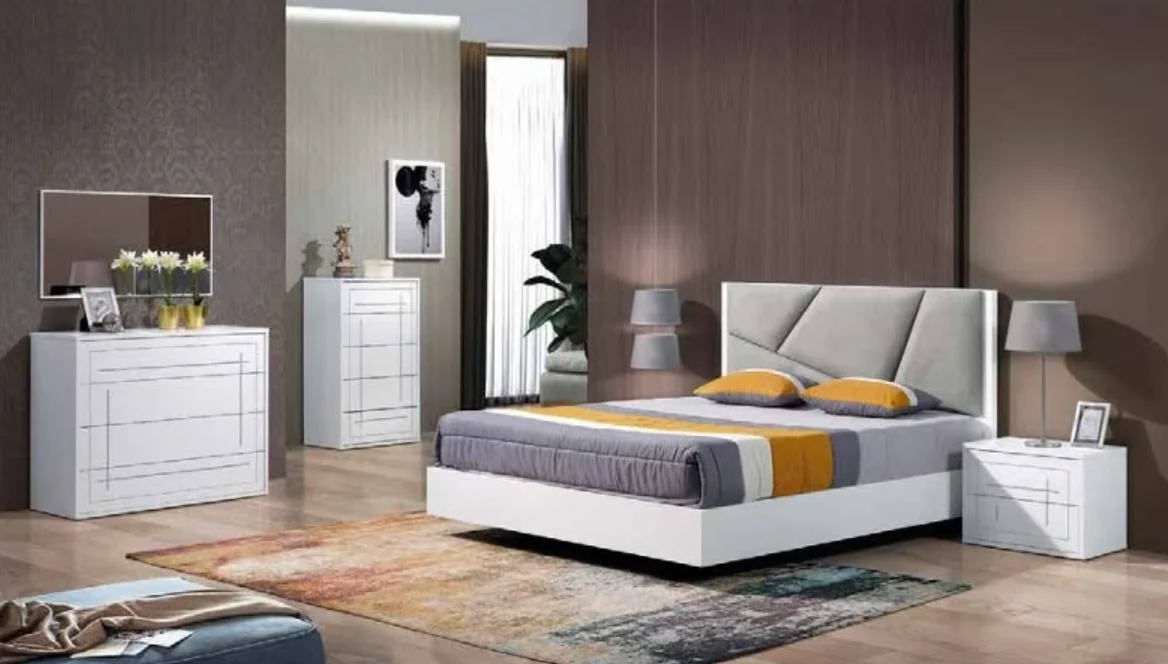 Quarto com cama e mobiliário branco